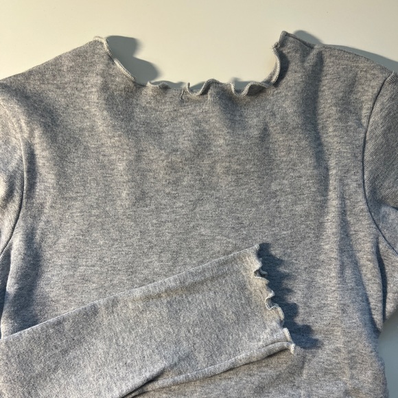 Brandy Melville Women’s Lettuce Top - Picture 2 of 3